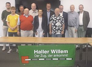Foto: ber den Halbstundentakt fr den Haller Willem sprachen im Kreishaus Osnabrck (v.l.n.r.) Felix Hehmann, Julian Egbert, Wilhelm Meyer zu Erpen, Lothar Kosch, Martin Meyer Luu, Helga Lange, Dirk Speckmann, Hartmut Bth, Winfried Wilkens, Johannes Bartelt, Ralf Vieweg).