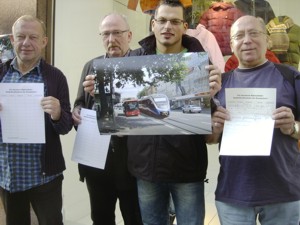 Sammelten Unterschriften fr die Stadtbahn: Hartmut Bht, Heinrich Klumpe, Tobias Demircioglu und Lothar Kosch (v.l.)
